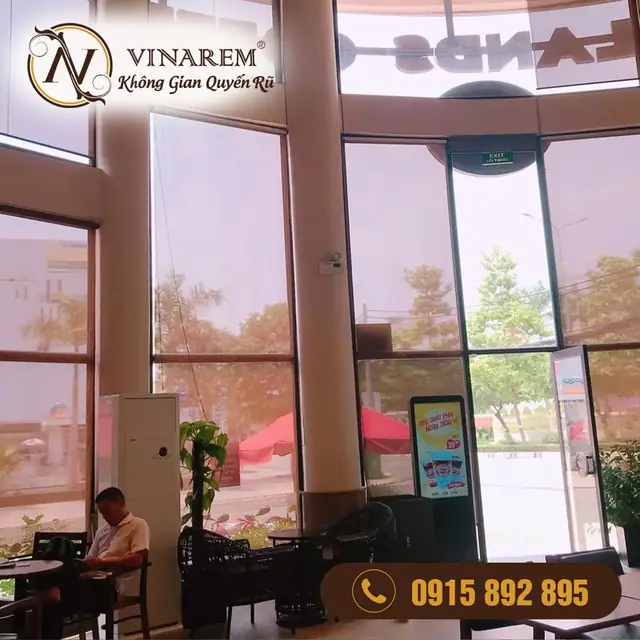 Rèm cuốn lưới cửa sổ – Công trình chuỗi cà phê Highland NH02