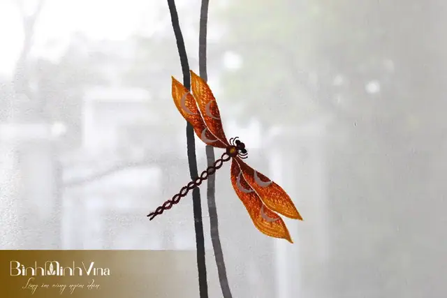 Nhắc bạn về vệ sinh rèm thêu tay