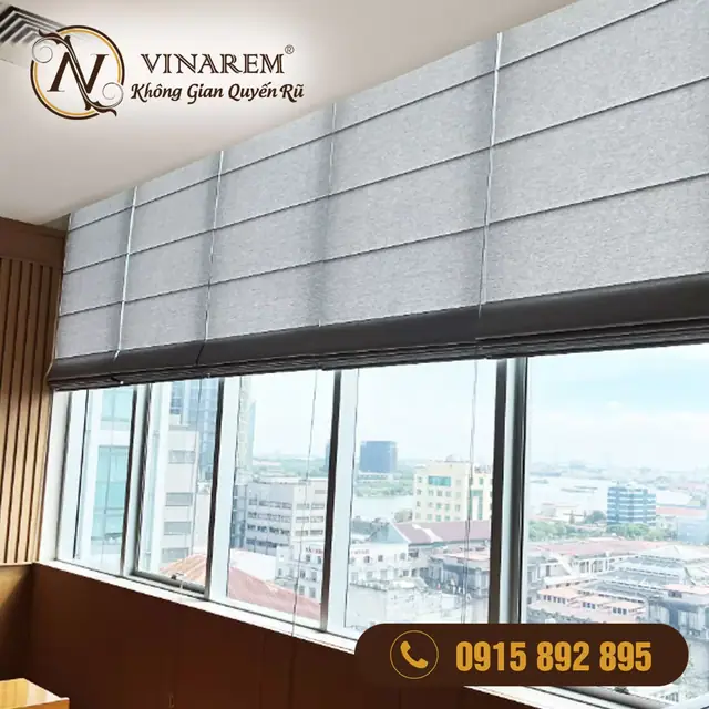 Rèm roman màu xám đậm cho cửa sổ phòng ngủ căn hộ CCN11