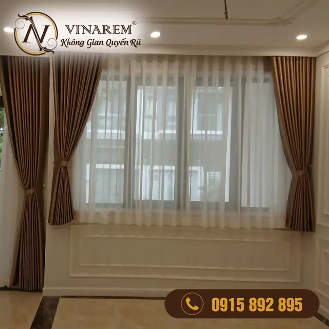 Rèm vải màu vàng sang trọng cho phòng khách nhà phố BTK38