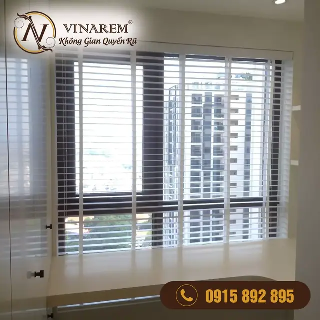 Rèm sáo gỗ màu trắng dành cho phòng ngủ chung cư CCN52