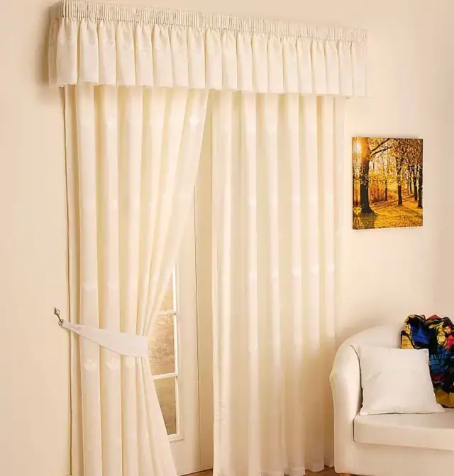 Màu Kem Là Màu Gì? Ứng Dụng Của Màu Kem Trong Rèm Cửa