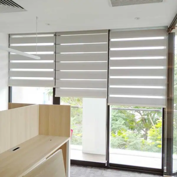 Rèm cầu vồng cao cấp cho cửa sổ không gian văn phòng công sở