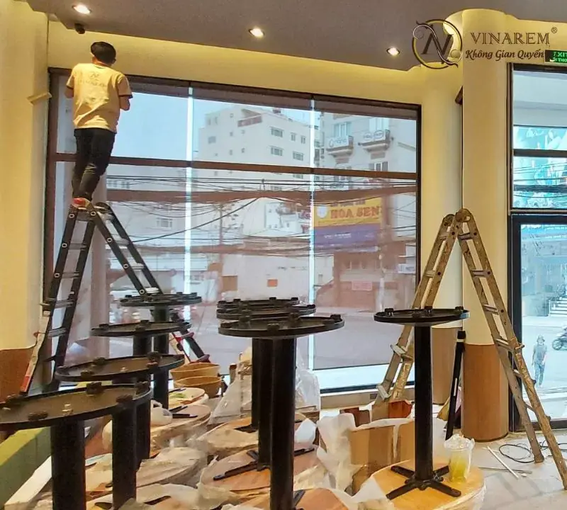 Rèm cuốn lưới quán cà phê
