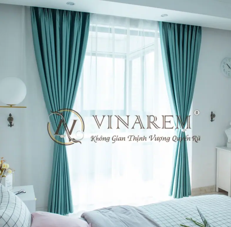 tường màu xanh chọn rèm màu gì