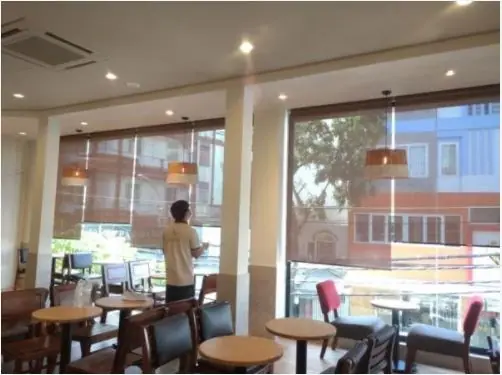 rèm cửa che nắng quán cafe