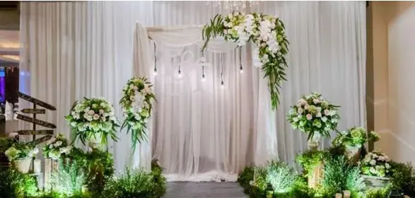 mẫu phong rèm đám cưới lụa hoa