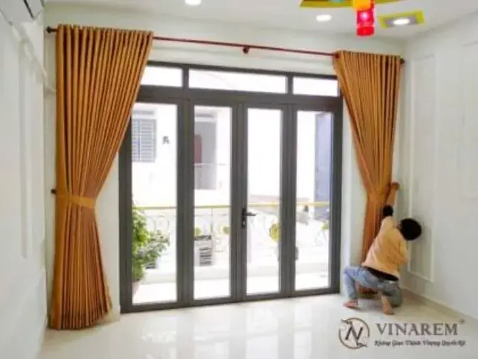 chọn rèm tương ứng với màu của căn nhà