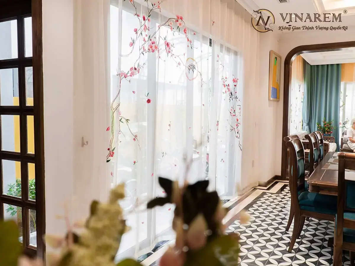 ưu điểm của rèm cửa vải voan thêu tay