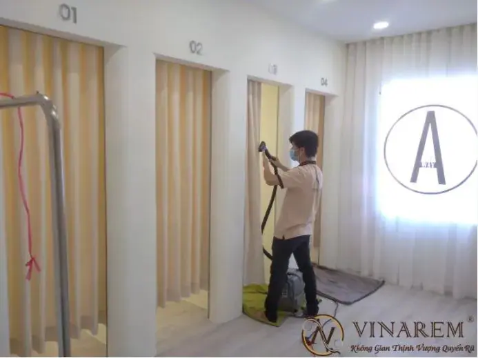 Rèm thay đồ shop kiểu chữ I thông dụng