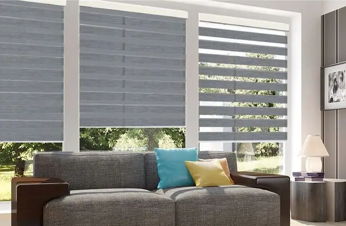 Rèm cầu vồng cho phòng khách thêm nổi bật