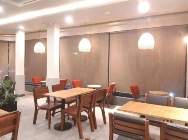 rèm cuốn cửa sổ cho quán cafe