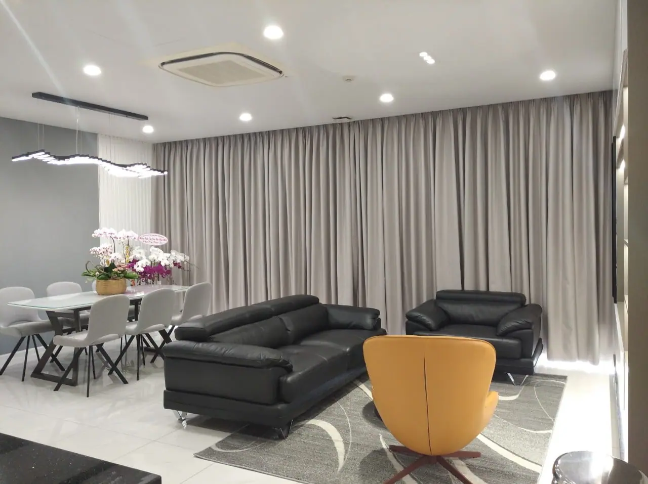 Rèm vải hai lớp gắn động cơ tự động cho phòng khách