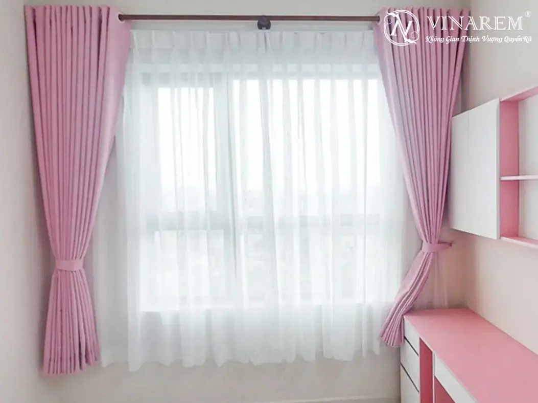 Mẫu rèm vải kéo ngang dày mang lại sự ấm áp, che chắn lạnh hiệu quả