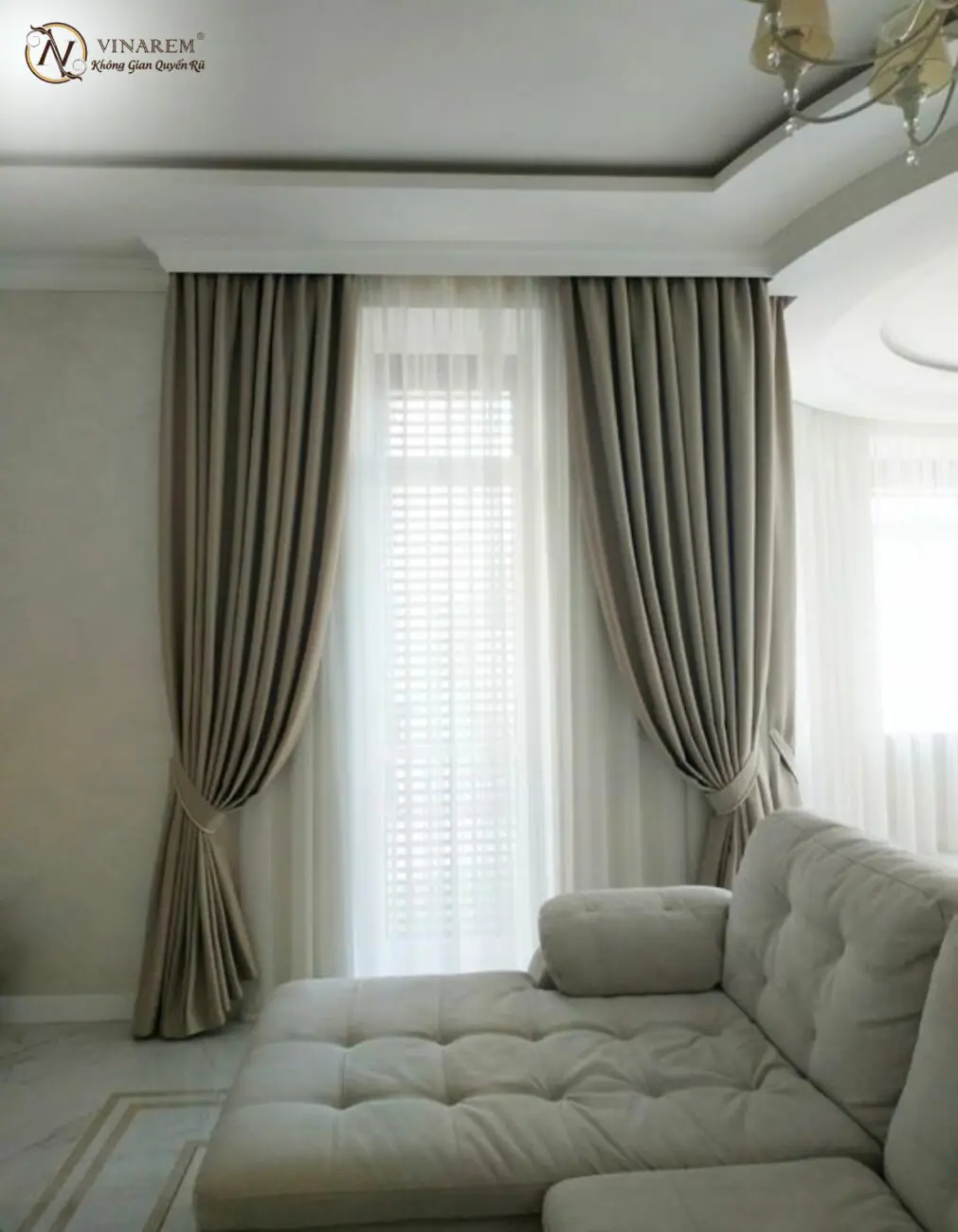 Rèm vải 2 lớp với đặc trưng 1 lớp voan, 1 lớp vải dày