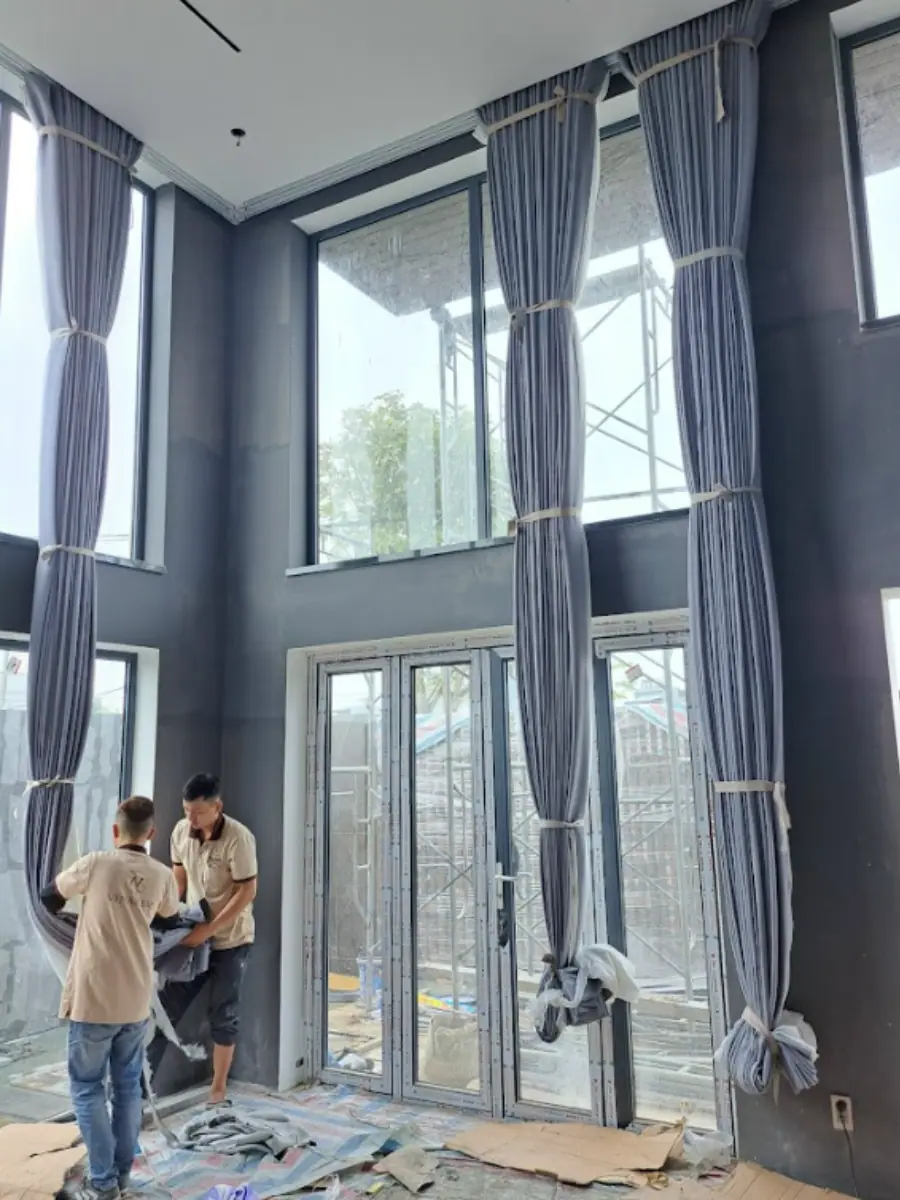 Lắp đặt rèm cửa thông tầng